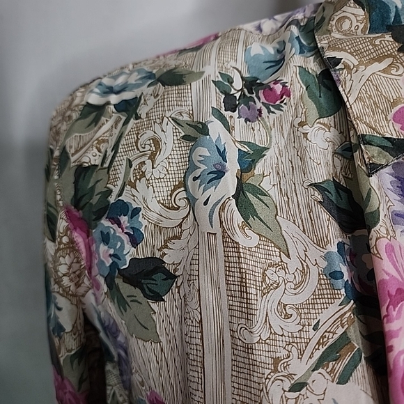 Casual Corner Silk Floral Vintage Button Up Blouse. Size Large - Picture 9 of 9